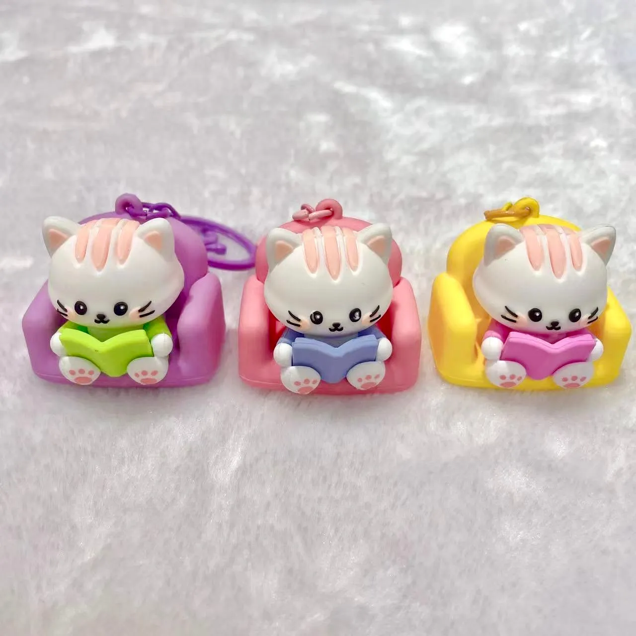 12179 READING CAT FLOATY KEY CHARM-12