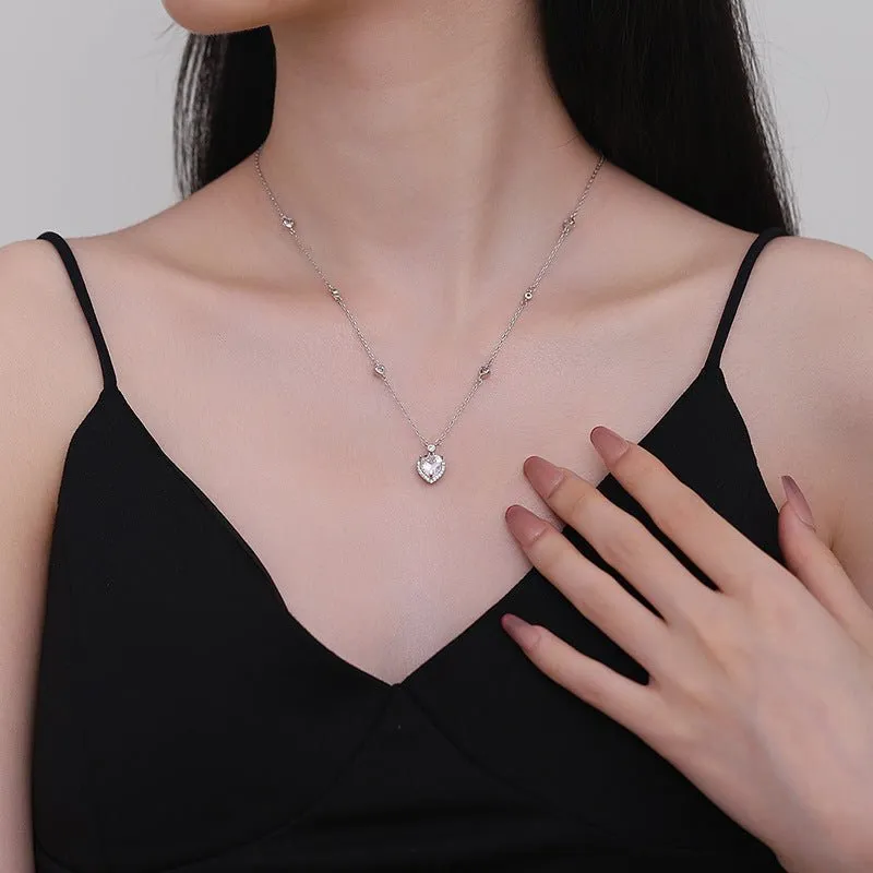 Elegant High-Sense Fashion Necklace – Light Luxury Clavicle Chain