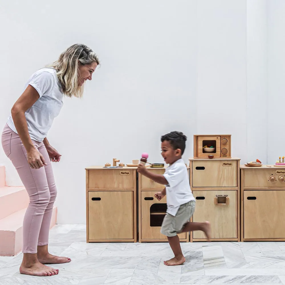 Plan Toys Microwave